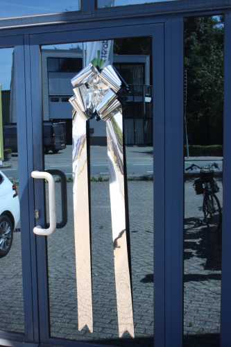 Grosse Schleife Valencia Metallic Silber d36x36+140cm